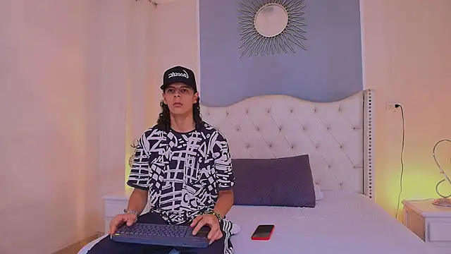 Snapshot of Abravanel_Sefardi chatting on 06.18.26 Abravanel Sefardi online show from 06.18.26