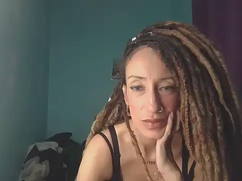 Natalialucia online show from 04.21.26