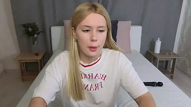 Snapshot of MelissaAvis chatting on 06.03.26 MelissaAvis online show from 06.03.26