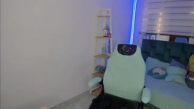 Sara Red X online show from 04.25.26