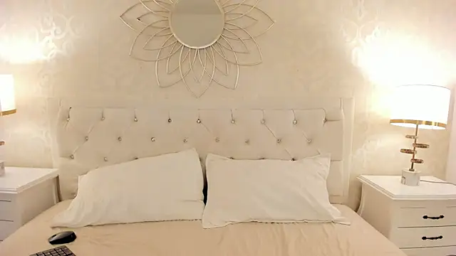 Snapshot of Julietta___ chatting on 05.19.26 Julietta online show from 05.19.26