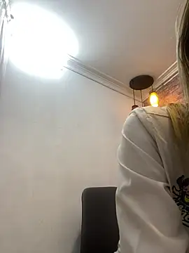 Snapshot of AlanaBrunetteX_X chatting on 05.26.26 AlanaBrunetteX X online show from 05.26.26