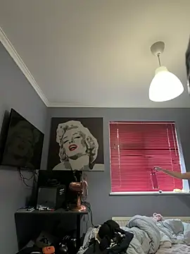 LolaSkyee online show from 06.05.26