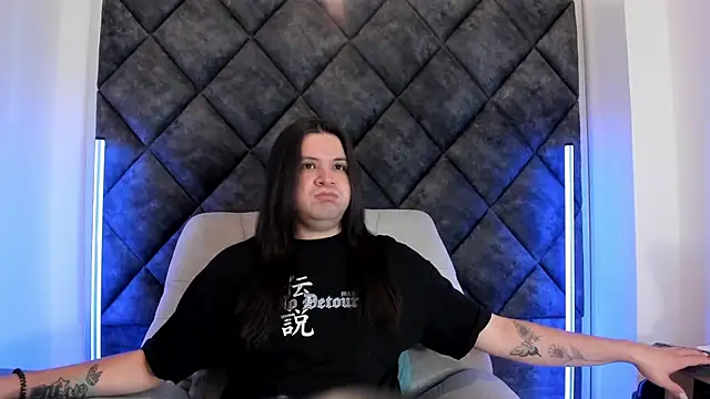 Snapshot of MatthewDavis_ chatting on 04.18.26 MatthewDavis online show from 04.18.26