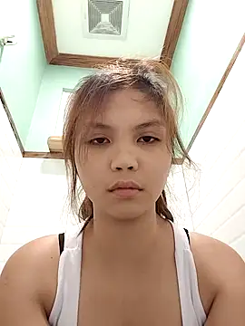 Snapshot of sweet_21_1 chatting on 04.19.26 sweet 21 1 online show from 04.19.26