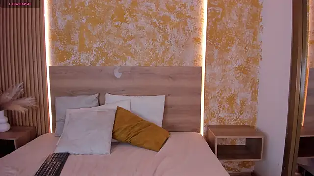 Snapshot of mia_rossi_7 chatting on 04.05.26 mia rossi 7 online show from 04.05.26