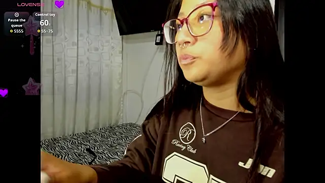 Snapshot of rouse__red chatting on 03.30.26 rouse red online show from 03.30.26