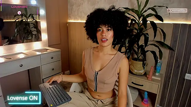 baddie delaylaa online show from 04.18.26