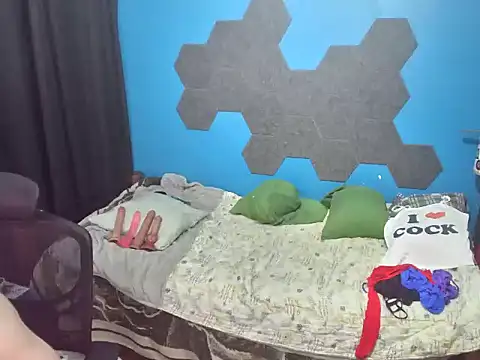 Snapshot of MachoPutito chatting on 10.10.25 MachoPutito online show from 10.10.25