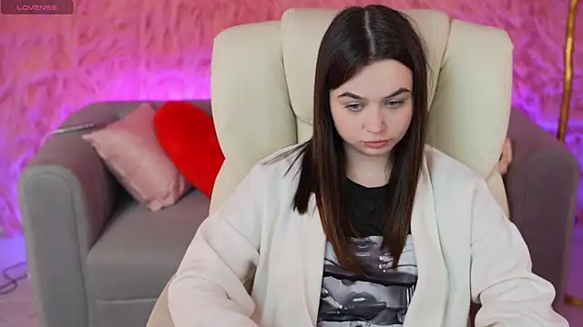 Snapshot of LeslyPeach_ chatting on 03.27.26 LeslyPeach online show from 03.27.26