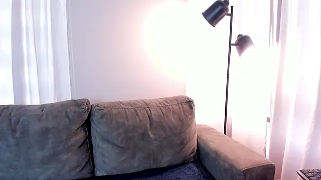 Snapshot of Saphyralux chatting on 05.29.26 Saphyralux online show from 05.29.26