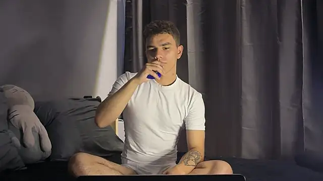 MaxWoolf online show from 07.08.26