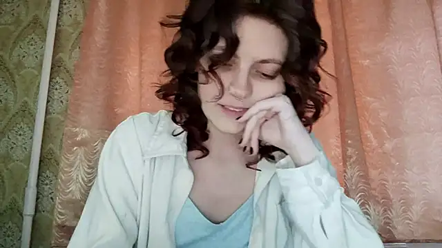 Snapshot of ShirleyNibbs chatting on 04.07.26 ShirleyNibbs online show from 04.07.26