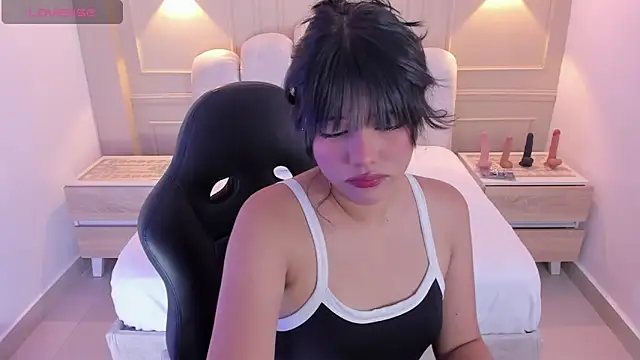 MILLYEVANS1 online show from 04.28.26