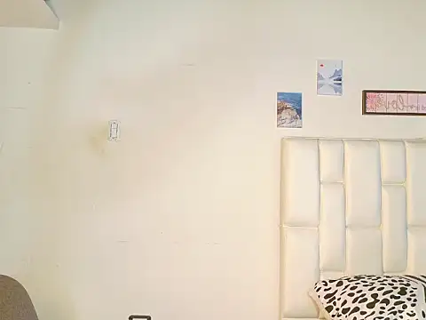 Snapshot of LeticiaVisconti chatting on 04.14.26 LeticiaVisconti online show from 04.14.26