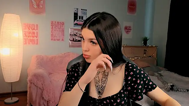 Snapshot of molly_rettyy chatting on 04.17.26 molly rettyy online show from 04.17.26