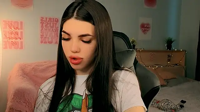 Snapshot of molly_rettyy chatting on 04.26.26 molly rettyy online show from 04.26.26