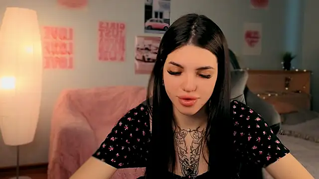 Snapshot of molly_rettyy chatting on 04.29.26 molly rettyy online show from 04.29.26
