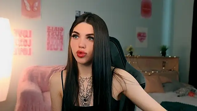 Snapshot of molly_rettyy chatting on 05.15.26 molly rettyy online show from 05.15.26