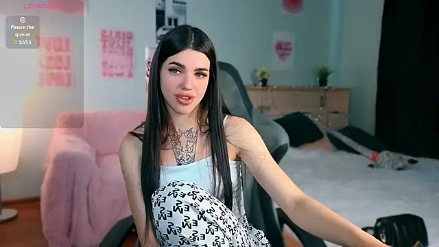 Snapshot of molly_rettyy chatting on 06.19.26 molly rettyy online show from 06.19.26