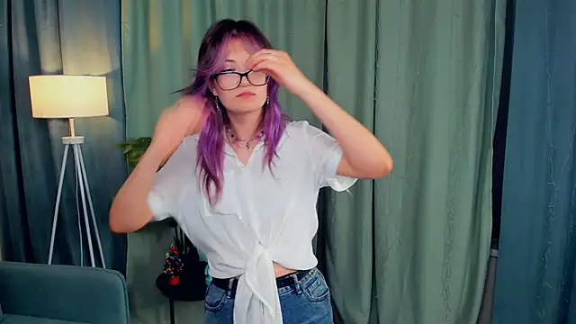 Snapshot of SuRenzi chatting on 03.31.26 SuRenzi online show from 03.31.26