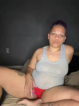 SHY QUINN online show from 05.04.26