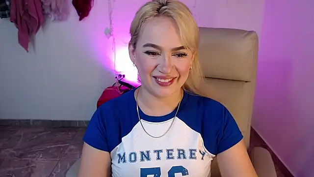 Snapshot of Carolina_2403 chatting on 06.12.26 Carolina 2403 online show from 06.12.26