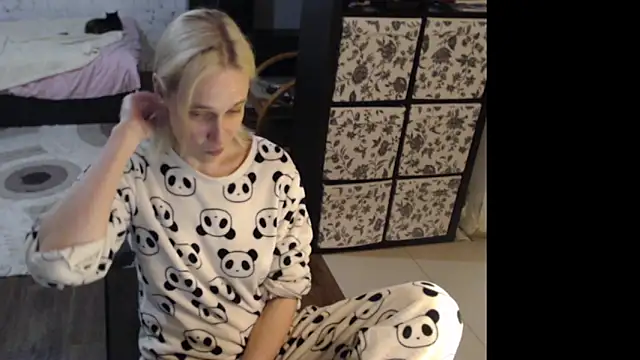 Snapshot of Sweet_hot_shrmp chatting on 05.18.26 Sweet hot shrmp online show from 05.18.26