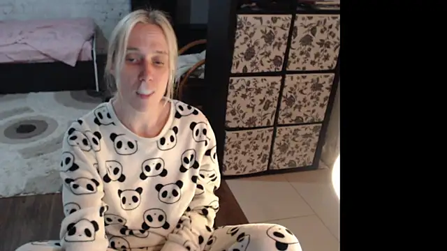 Snapshot of Sweet_hot_shrmp chatting on 05.19.26 Sweet hot shrmp online show from 05.19.26