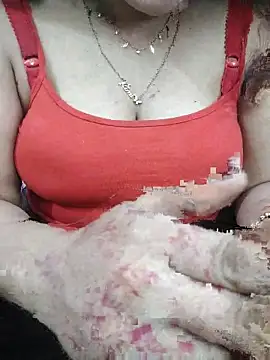 Snapshot of Your_Mommy_003 chatting on 04.03.26 Your Mommy 003 online show from 04.03.26