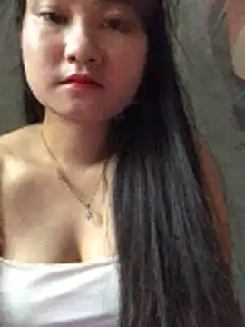 Snapshot of Linh_Hoang chatting on 04.19.26 Linh Hoang online show from 04.19.26
