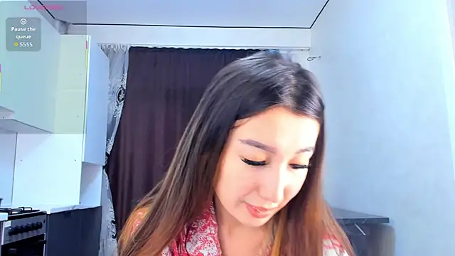 MoonPetite online show from 04.06.26