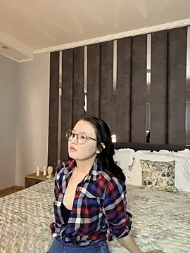 FlowyLily online show from 04.03.26