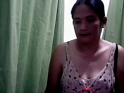 Snapshot of PinayZaira chatting on 04.01.26 PinayZaira online show from 04.01.26
