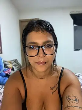 Snapshot of Mia_milf_x chatting on 05.22.26 Mia milf x online show from 05.22.26