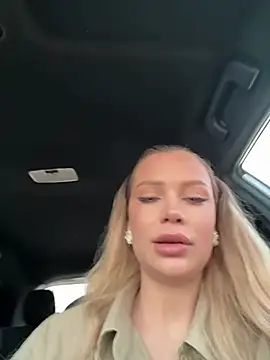 Girl-Mia online show from 04.04.26