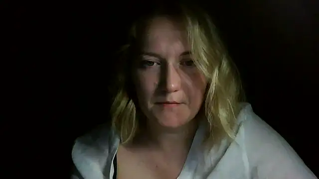 Snapshot of TinaKittyX chatting on 05.17.26 TinaKittyX online show from 05.17.26