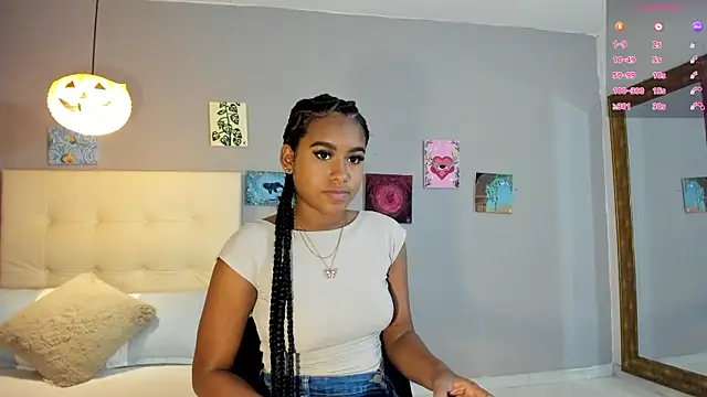 Snapshot of Melaniaa_Roussee chatting on 05.11.26 Melaniaa Roussee online show from 05.11.26