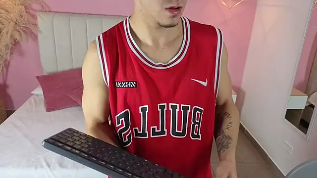 Snapshot of jhan_vassilis chatting on 04.01.26 jhan vassilis online show from 04.01.26