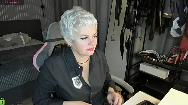 Linda Zef1r online show from 04.19.26