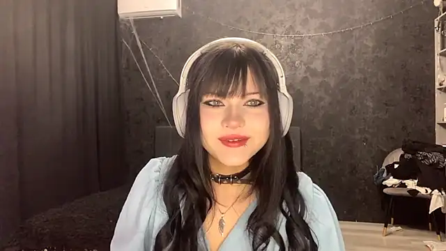 Snapshot of EmilyEmbears chatting on 04.09.26 EmilyEmbears online show from 04.09.26