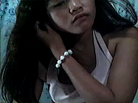 Snapshot of AsianPinay18 chatting on 04.14.26 AsianPinay18 online show from 04.14.26