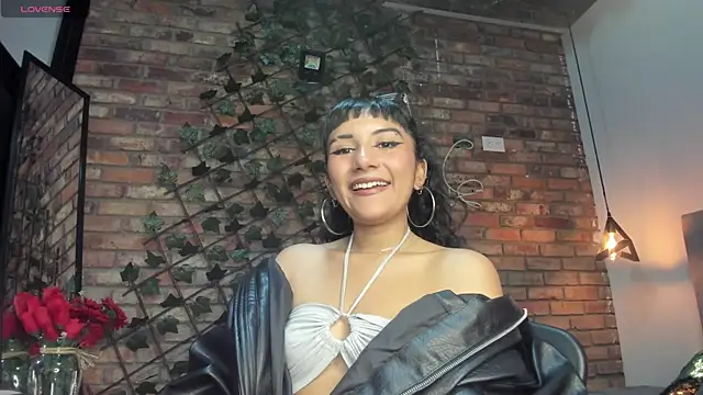 Hanna Clark   online show from 05.15.26