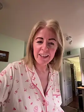 Snapshot of Laylaskyexx chatting on 04.08.26 Laylaskyexx online show from 04.08.26