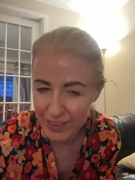 Snapshot of Laylaskyexx chatting on 04.10.26 Laylaskyexx online show from 04.10.26