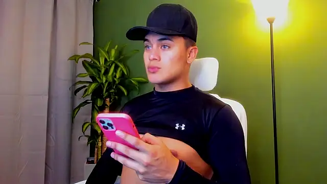 Snapshot of danny_smith24 chatting on 04.14.26 danny smith24 online show from 04.14.26