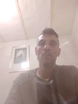 Snapshot of Guillelp chatting on 06.13.26 Guillelp online show from 06.13.26