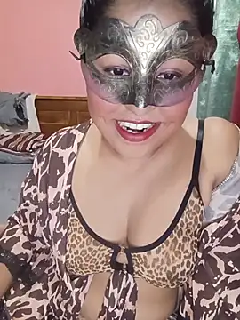Snapshot of Maskedcurves chatting on 07.25.26 Maskedcurves online show from 07.25.26