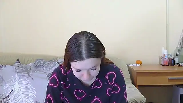 Snapshot of JessicaHolland1 chatting on 04.28.26 JessicaHolland1 online show from 04.28.26