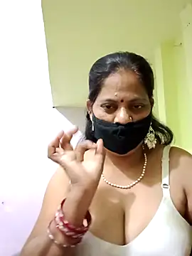 Snapshot of SEEMA_012 chatting on 04.14.26 SEEMA 012 online show from 04.14.26